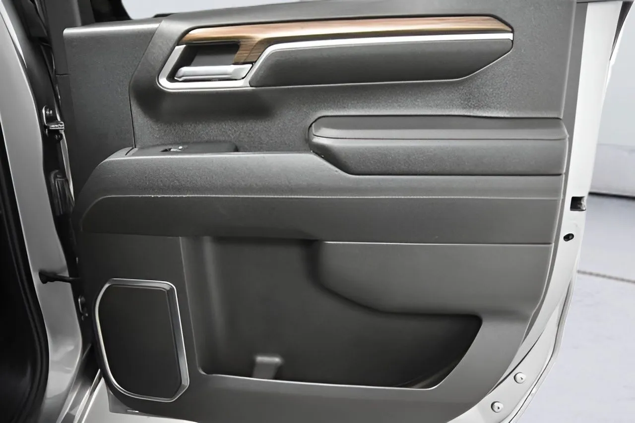 2023 Chevrolet Silverado 1500 LT photo 6