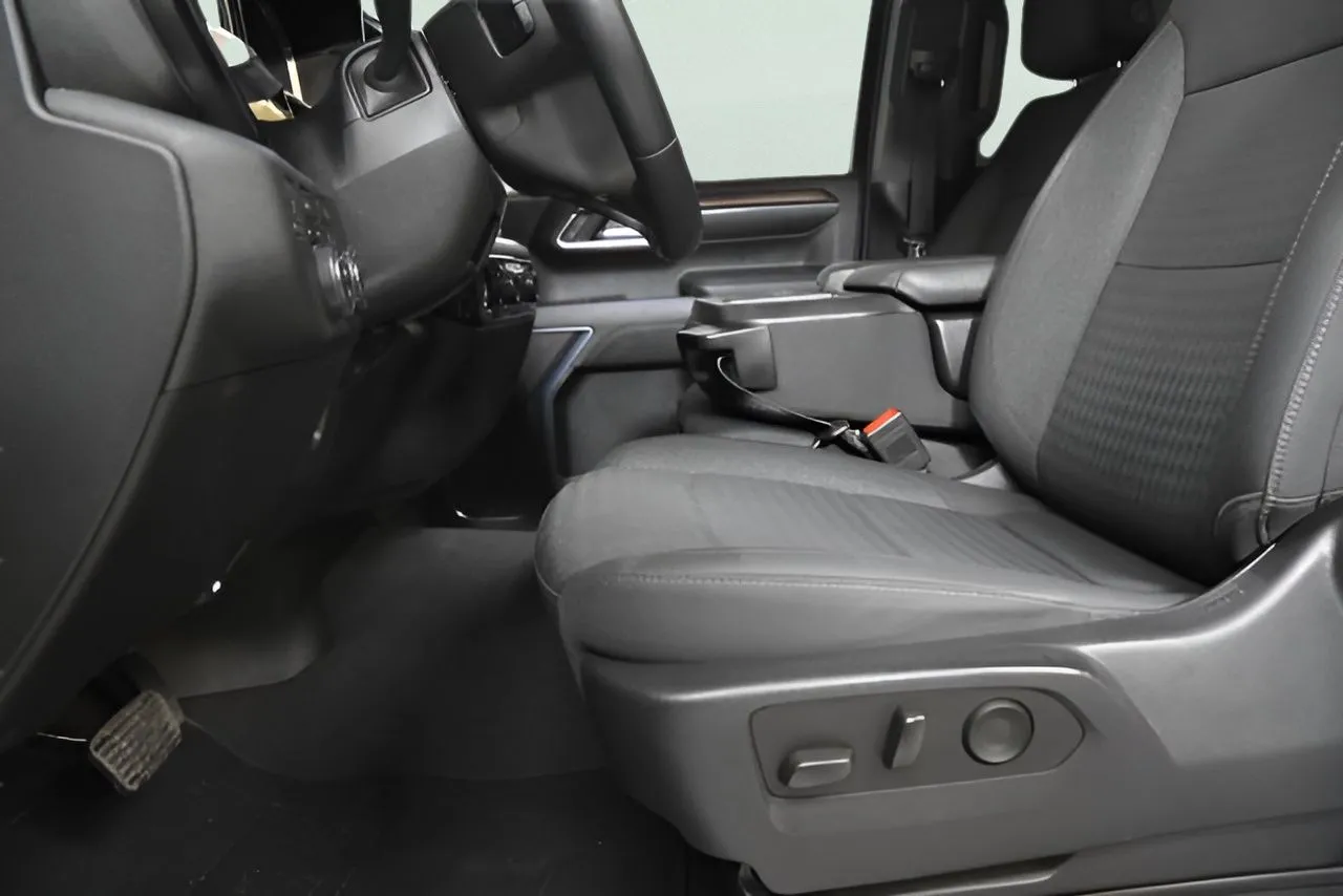 2023 Chevrolet Silverado 1500 LT photo 19