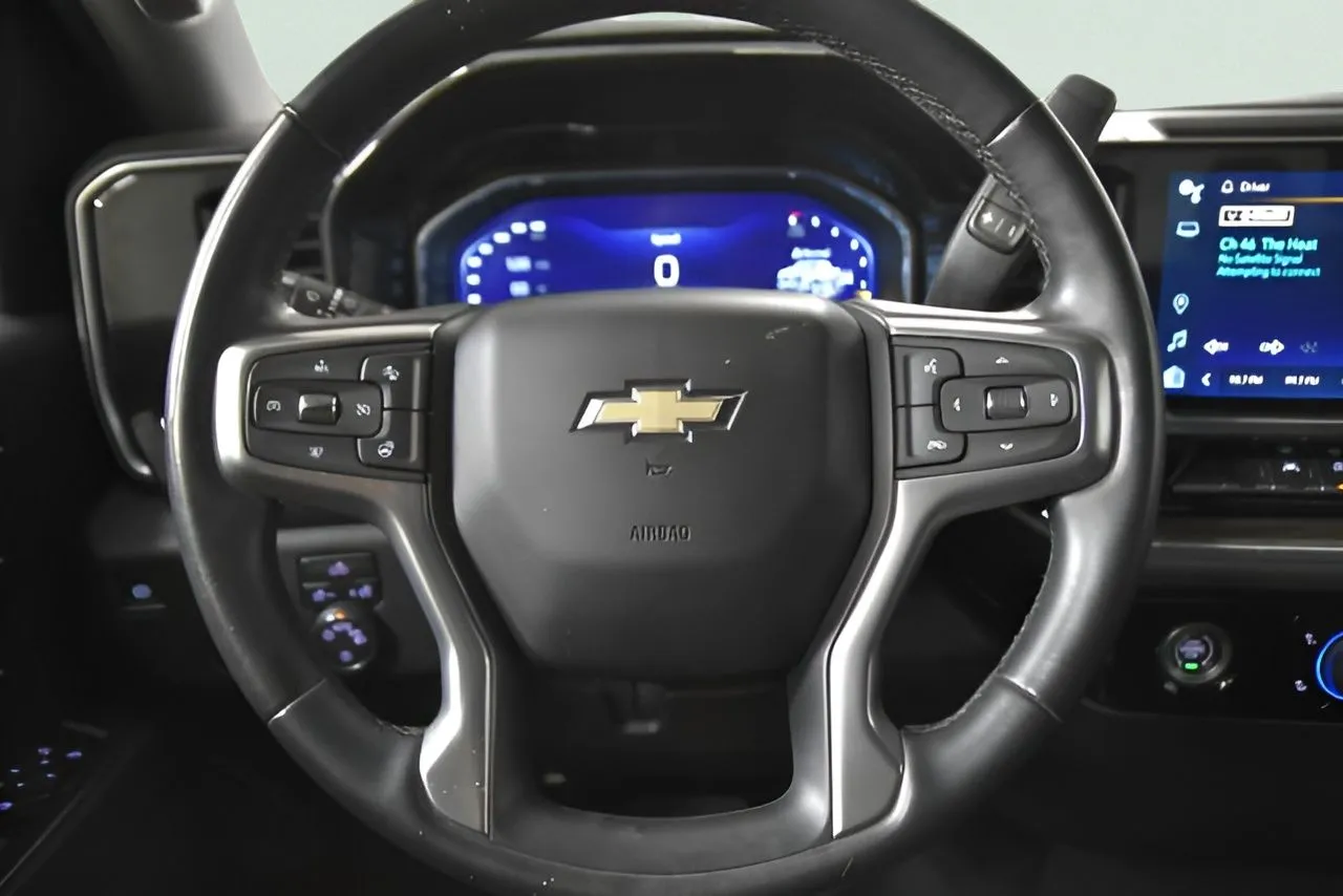 2023 Chevrolet Silverado 1500 LT photo 7
