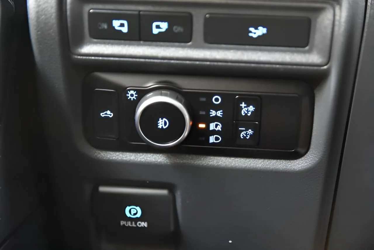 2023 Ford F-150 XLT photo 9