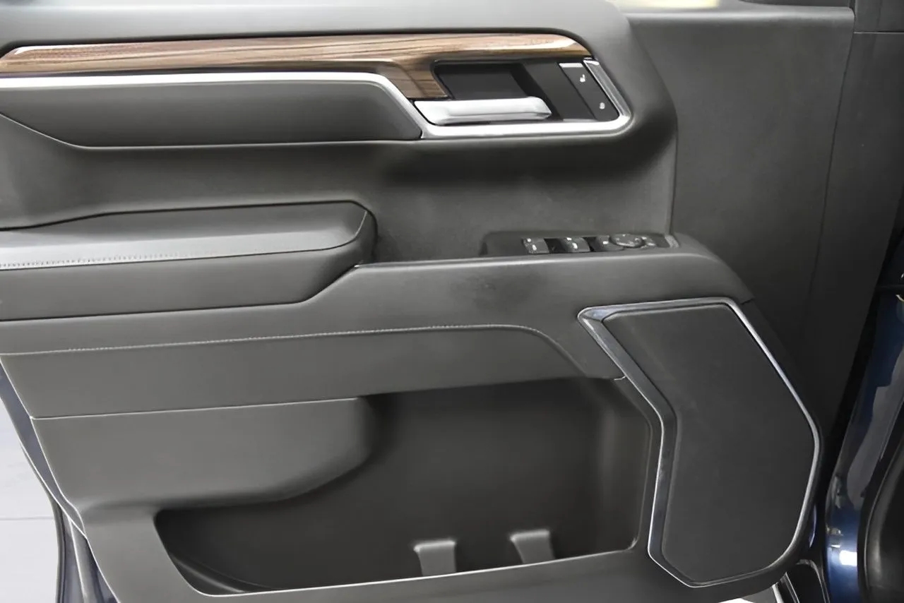 2022 Chevrolet Silverado 1500 LT photo 5