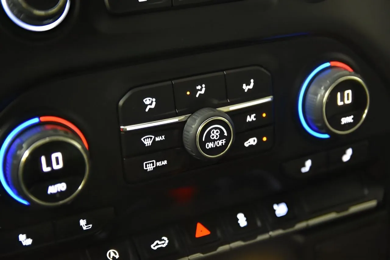 2022 Chevrolet Silverado 1500 LT photo 9