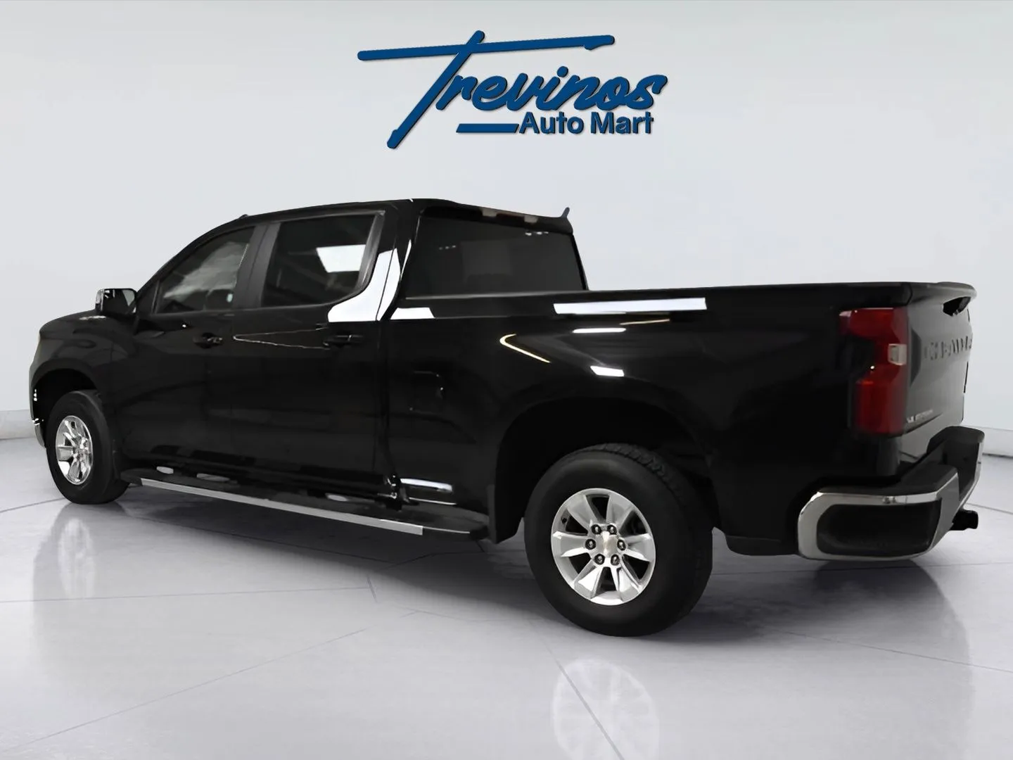 2024 Chevrolet Silverado 1500 LT photo 4