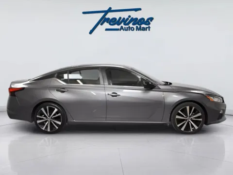 More photos of 2022 Nissan Altima 2.5 SR at Trevinos Auto Mart, TX
