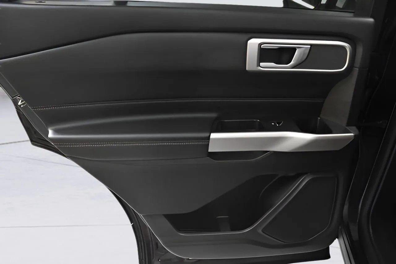 2023 Ford Explorer XLT photo 5