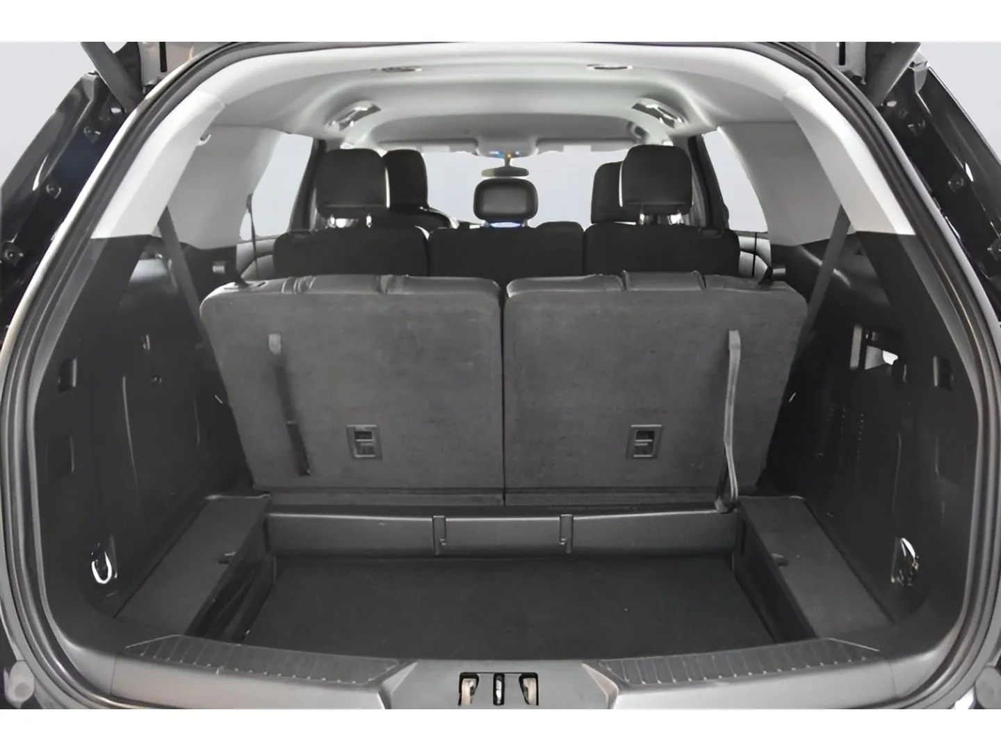 2023 Ford Explorer XLT photo 42