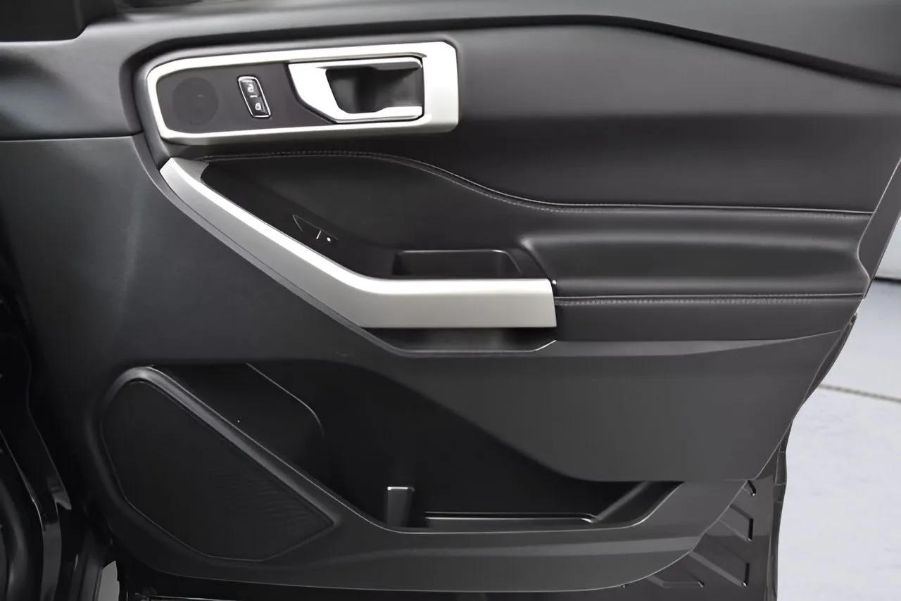 2023 Ford Explorer XLT photo 19
