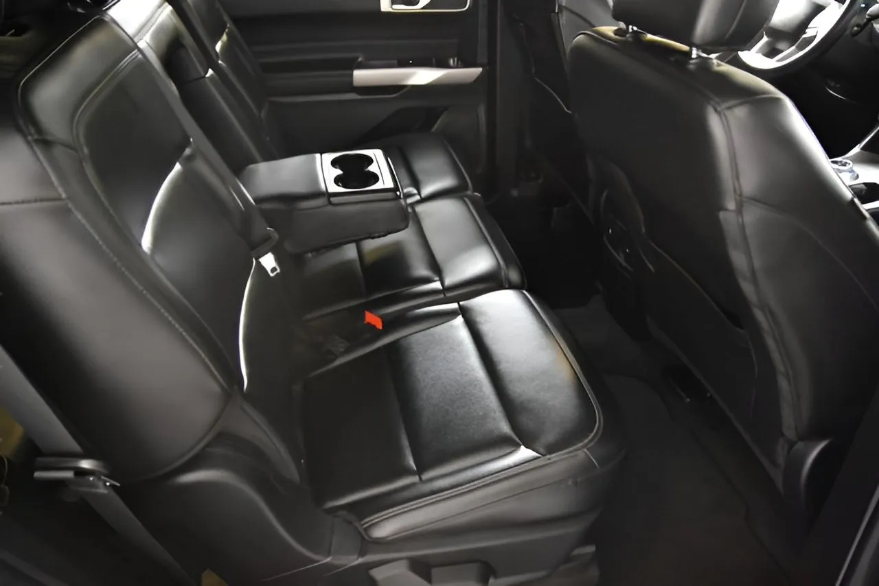 2023 Ford Explorer XLT photo 12