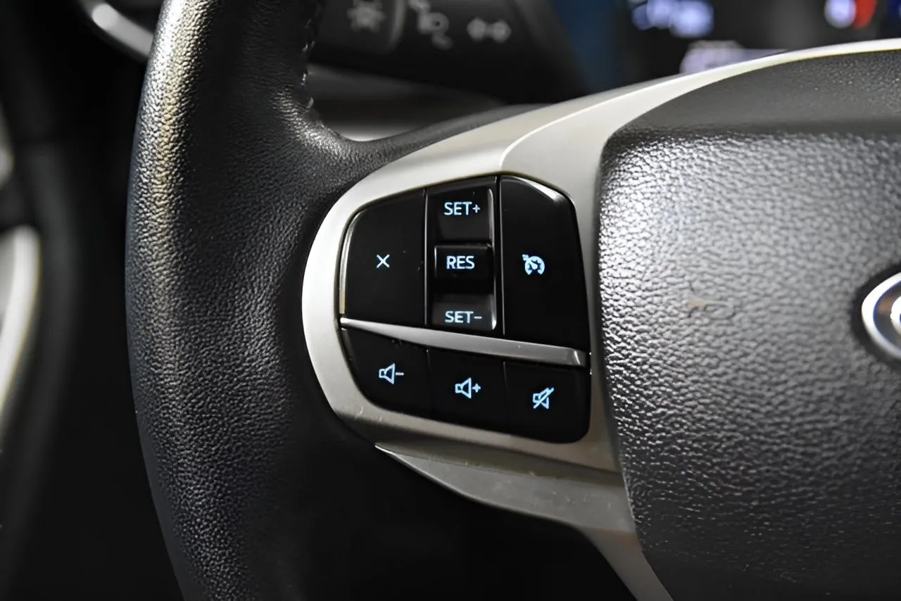 2023 Ford Explorer XLT photo 21