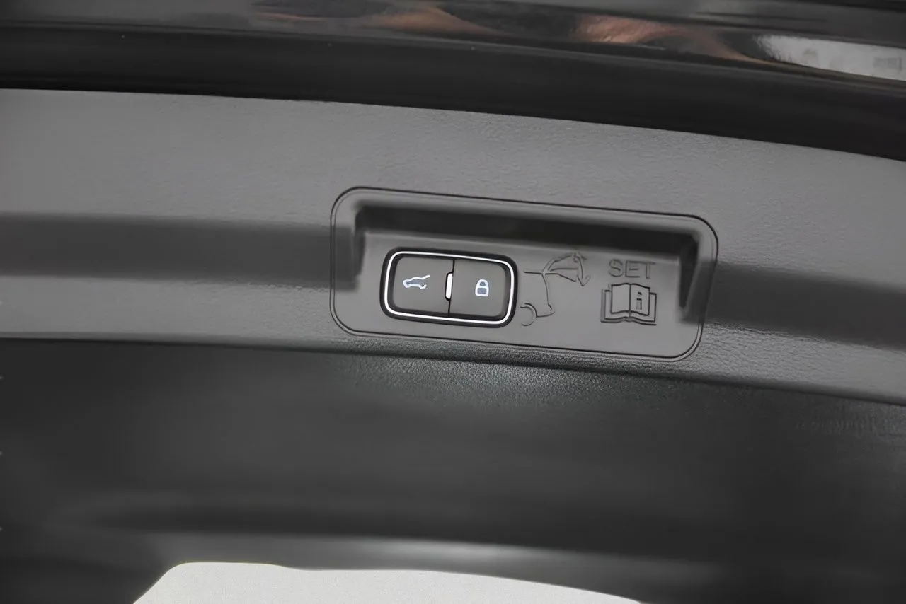 2023 Ford Explorer XLT photo 28
