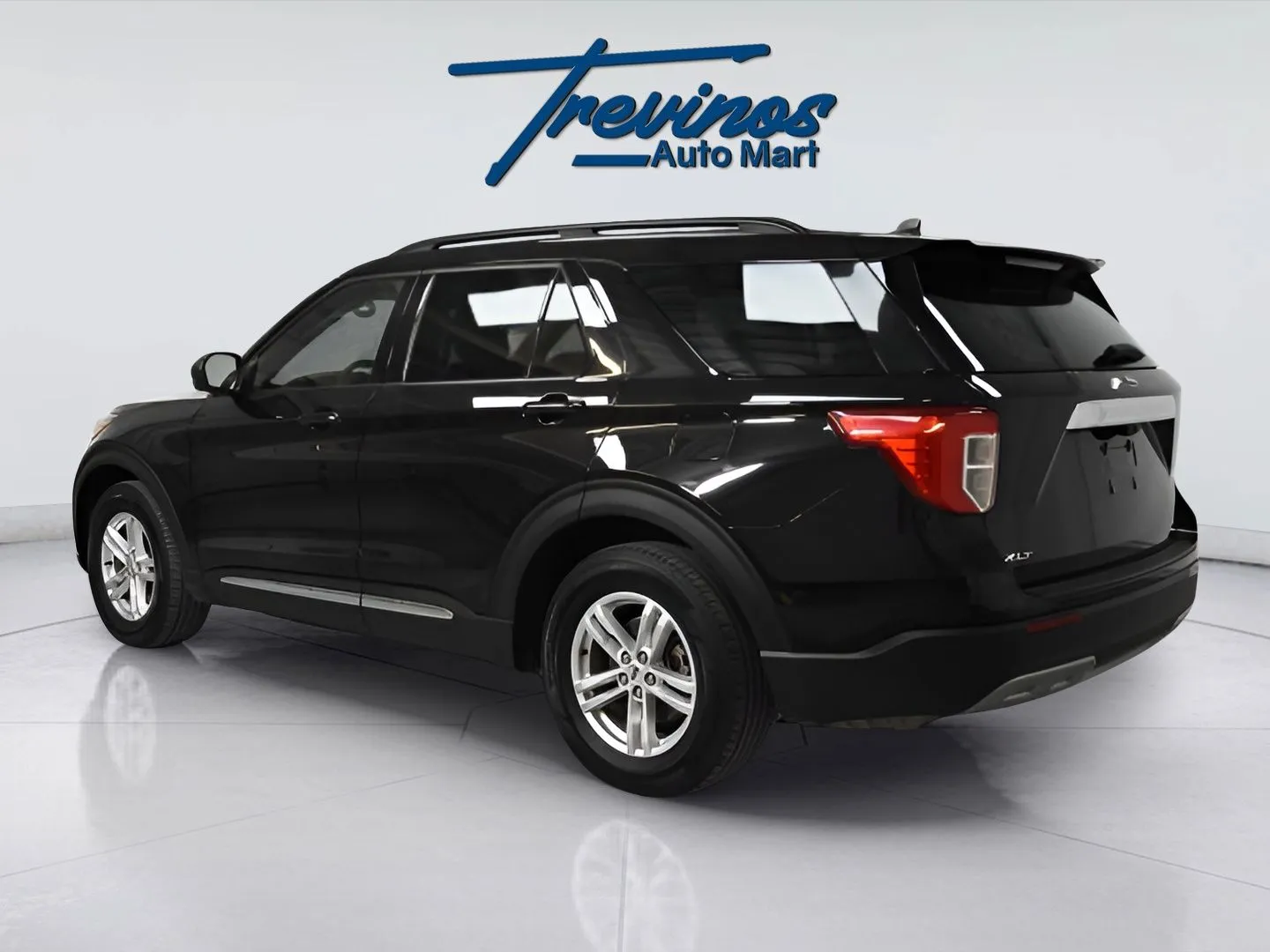2023 Ford Explorer XLT photo 32