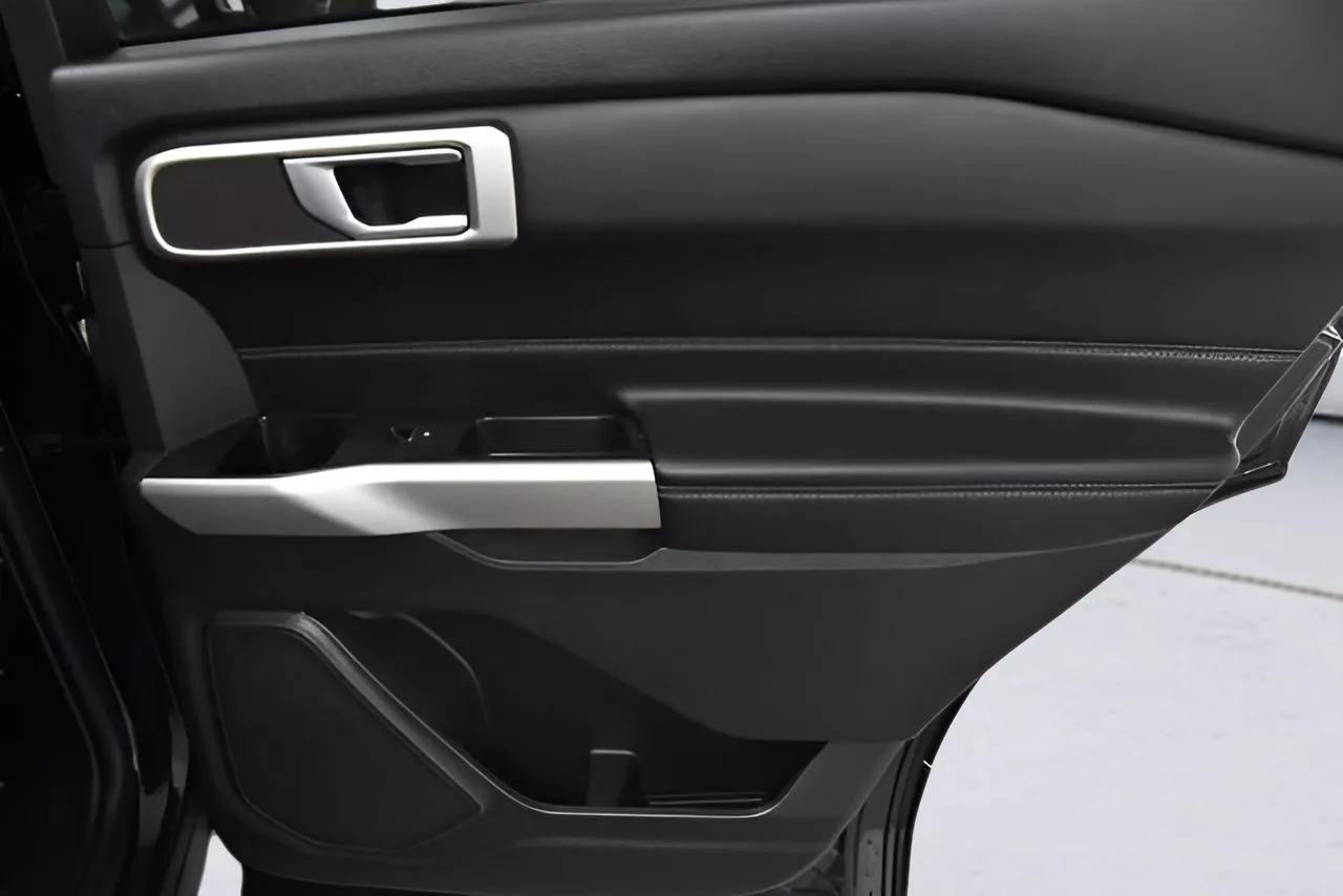 2023 Ford Explorer XLT photo 34