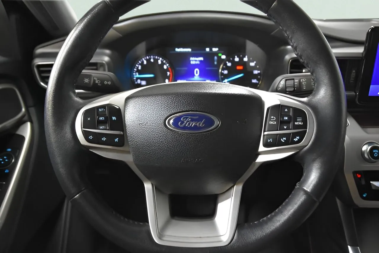 2023 Ford Explorer XLT photo 6