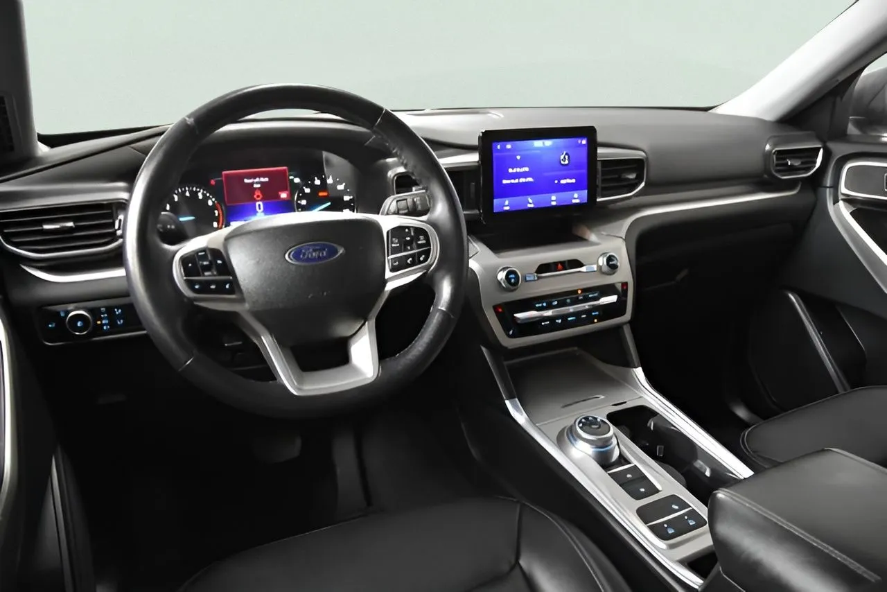 2023 Ford Explorer XLT photo 25