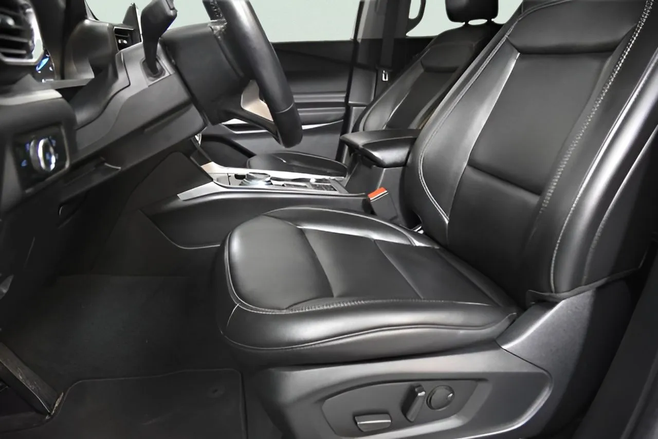 2023 Ford Explorer XLT photo 20