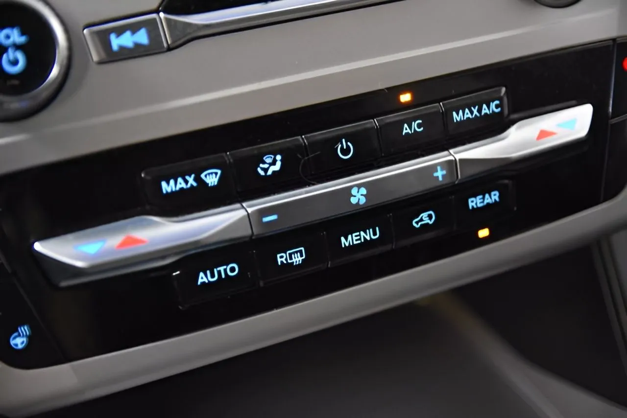 2023 Ford Explorer XLT photo 38