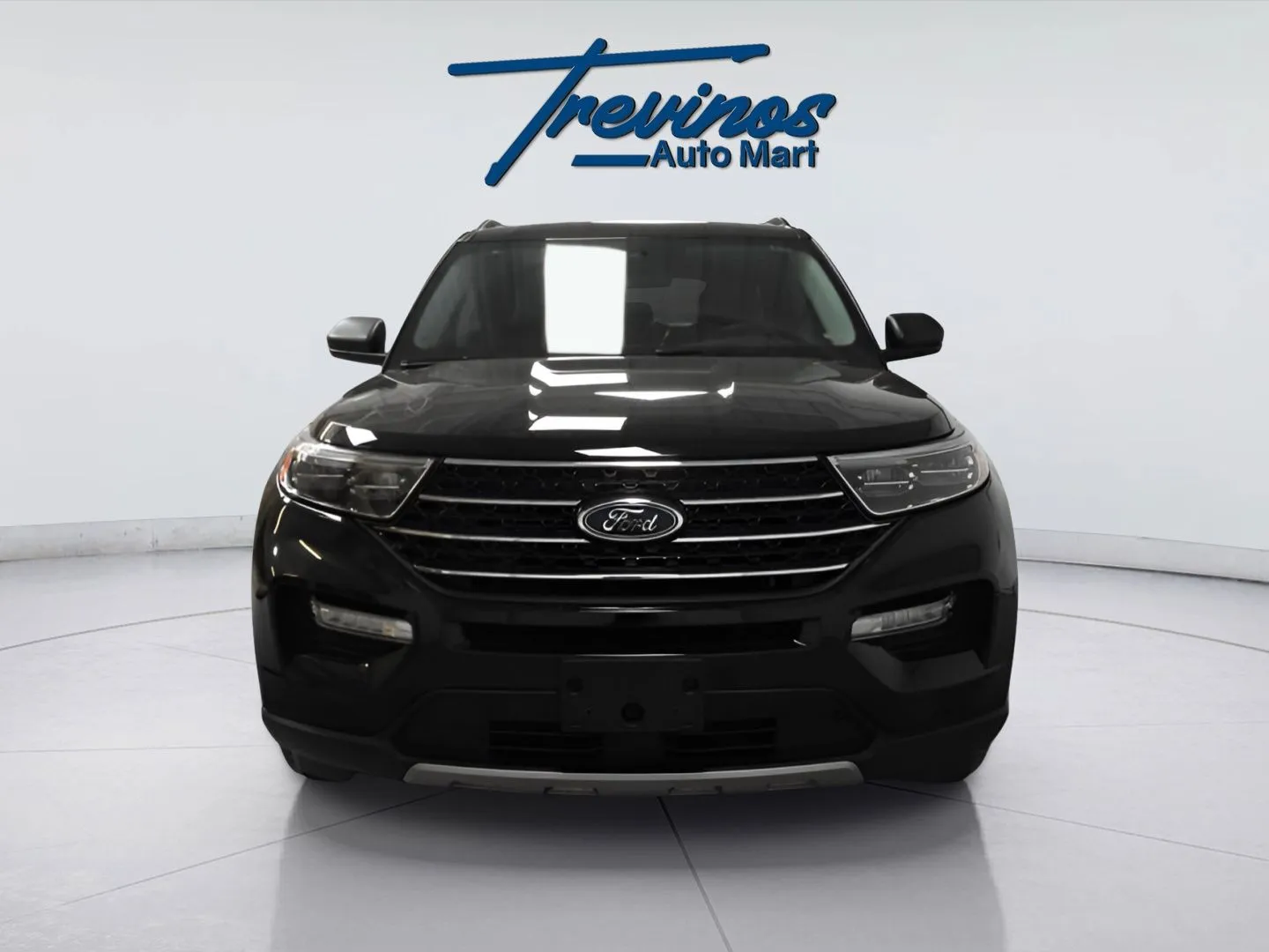 2023 Ford Explorer XLT photo 2