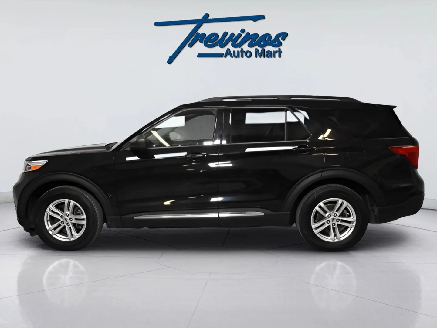 2023 Ford Explorer XLT photo 18