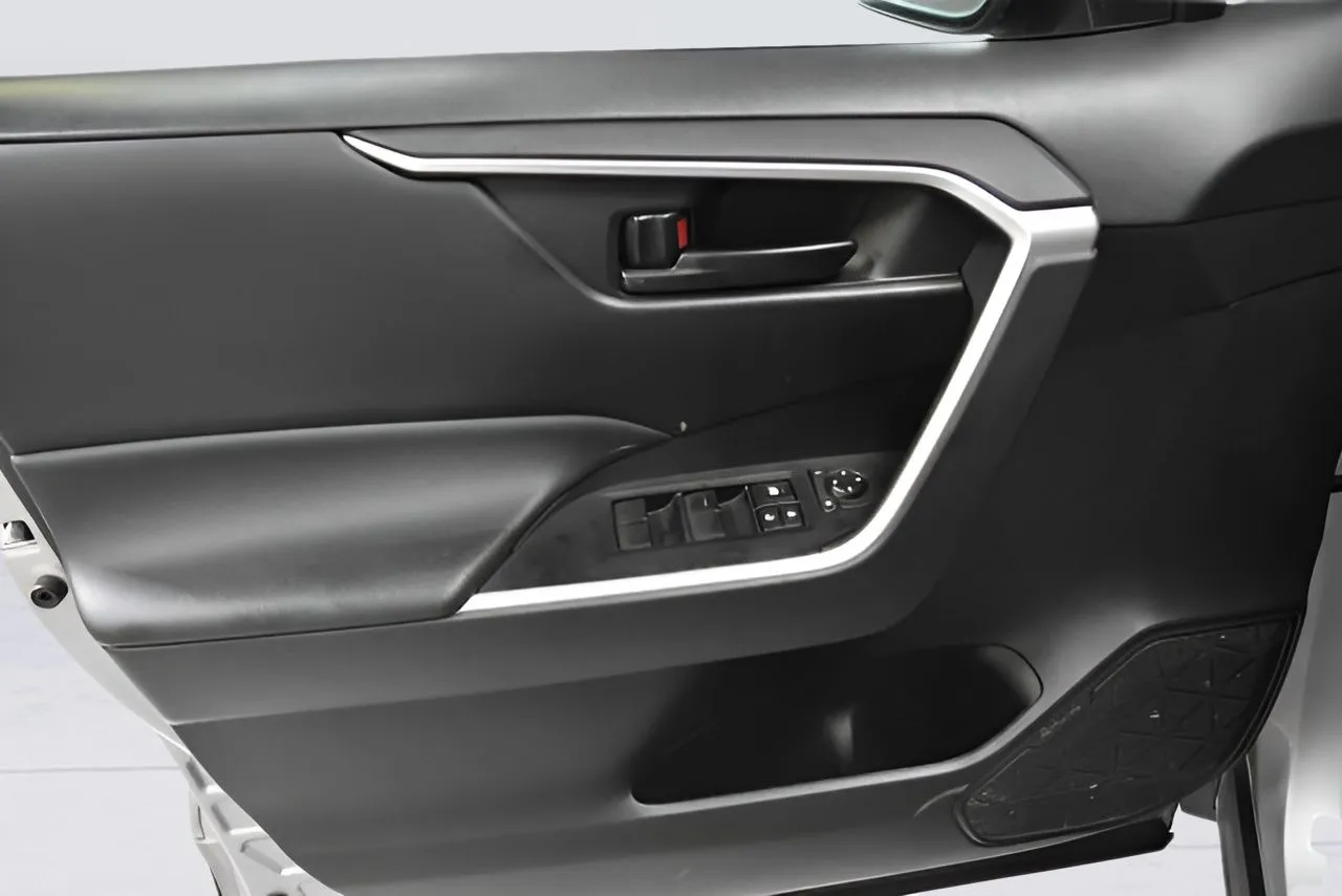2024 Toyota RAV4 LE photo 28