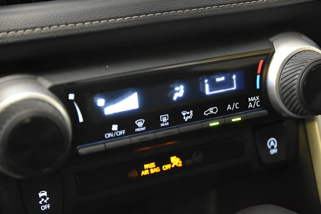 2024 Toyota RAV4 LE photo 33