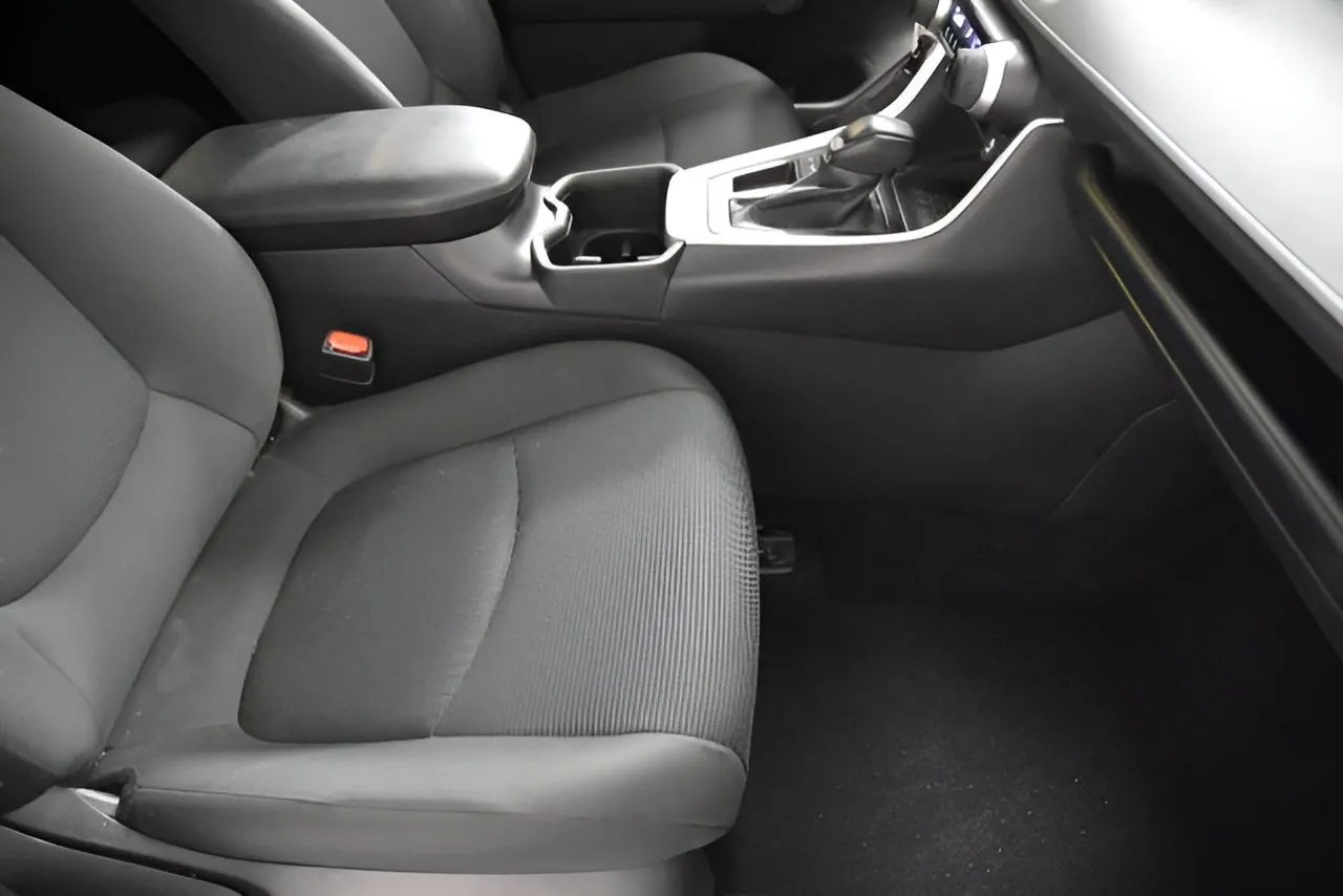 2024 Toyota RAV4 LE photo 24