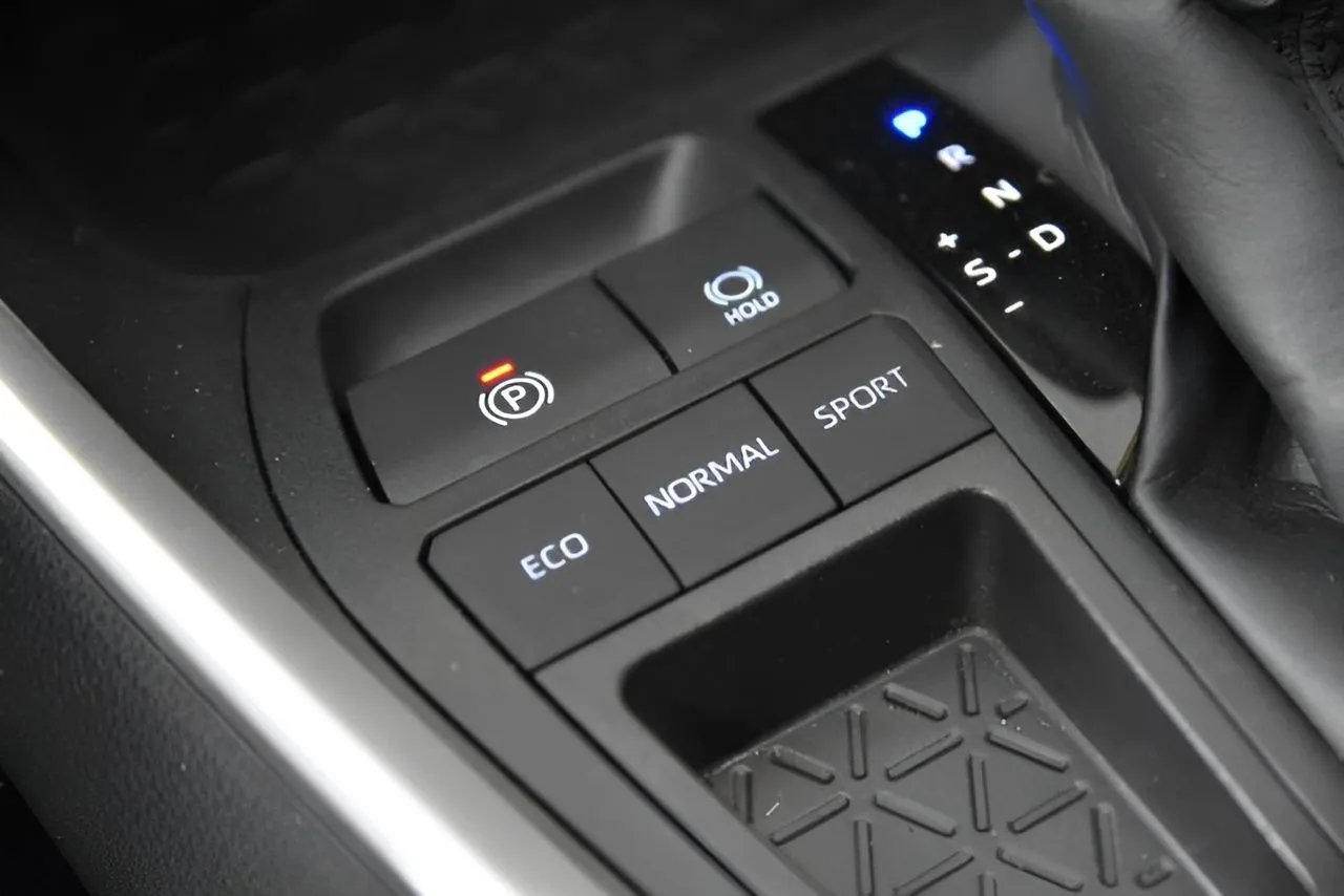 2024 Toyota RAV4 LE photo 34