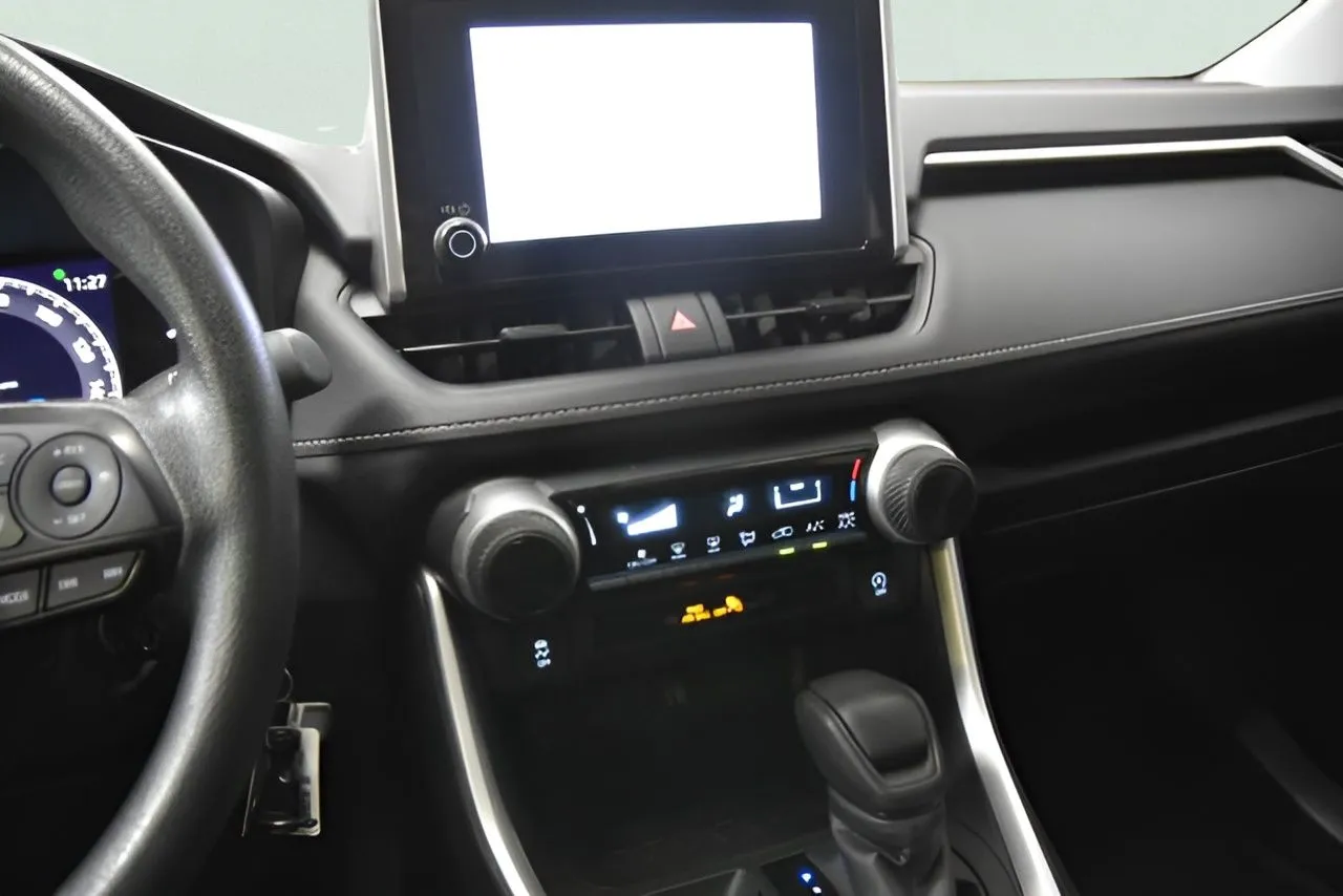 2024 Toyota RAV4 LE photo 32