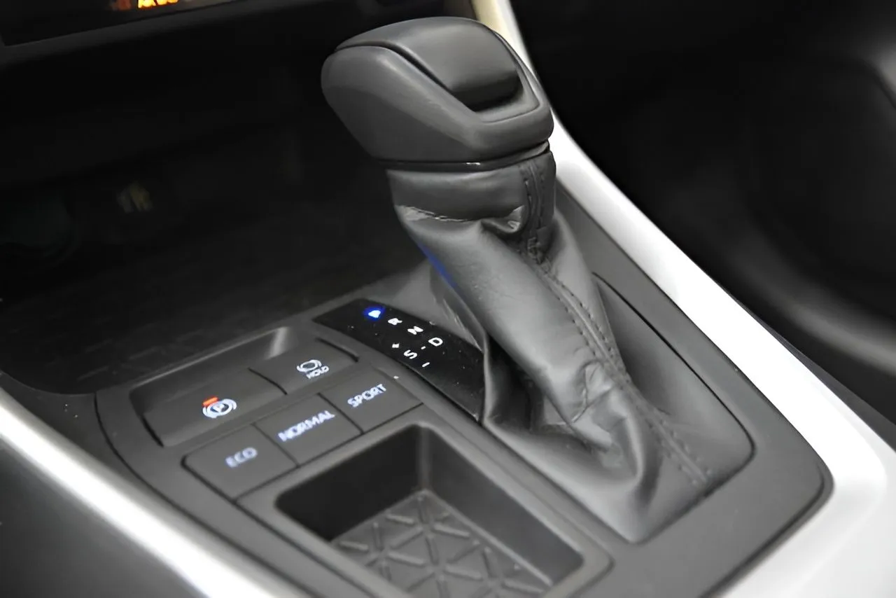 2024 Toyota RAV4 LE photo 22