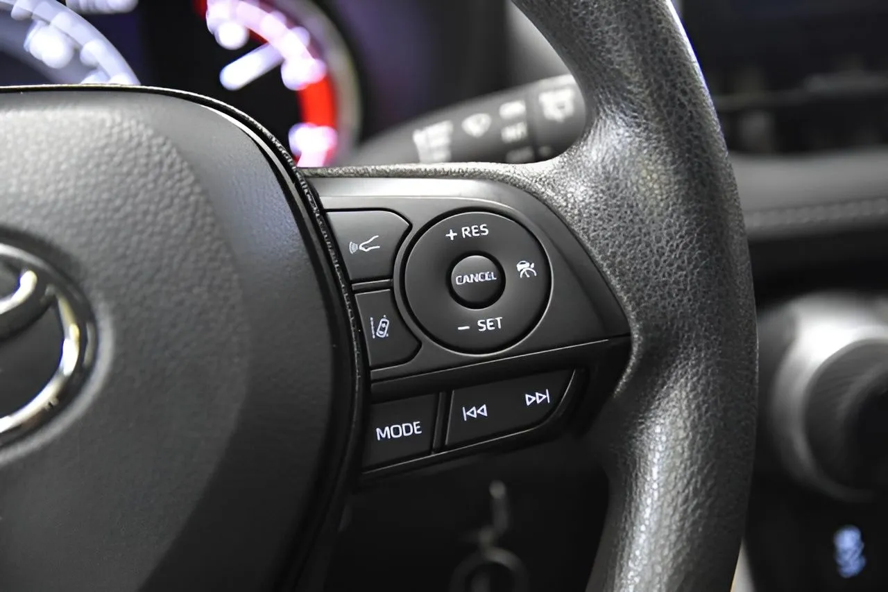 2024 Toyota RAV4 LE photo 20