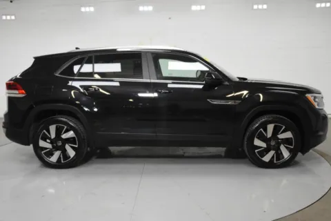 More photos of 2024 Volkswagen Atlas Cross Sport SE 4MOTION w/Technology Sport Utility 4D at Trevinos Auto Mart, TX