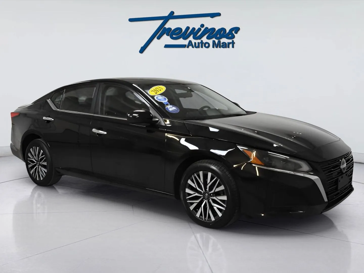 Black 2023 Nissan Altima 2.5 SV for sale in McAllen, TX