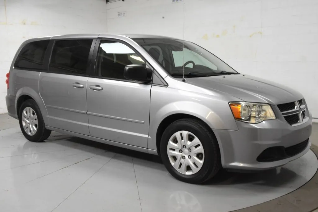 Silver 2017 Dodge Grand Caravan Passenger SE Minivan 4D for sale in McAllen, TX