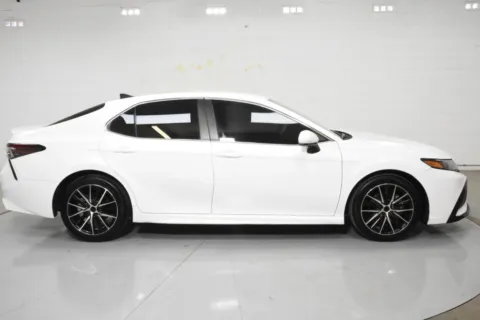 More photos of 2021 Toyota Camry SE Sedan 4D at Trevinos Auto Mart, TX