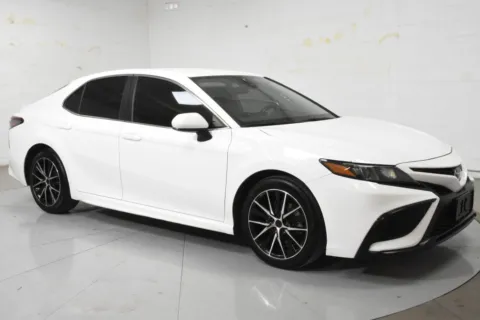 White 2021 Toyota Camry SE Sedan 4D for sale in McAllen, TX
