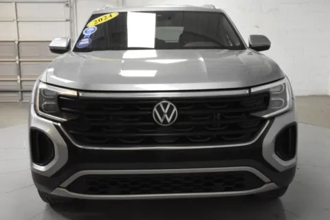 More photos of 2024 Volkswagen Atlas Cross Sport SE w/Technology Sport Utility 4D at Trevinos Auto Mart, TX