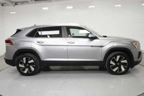 More photos of 2024 Volkswagen Atlas Cross Sport 2.0T SE w/Technology at Trevinos Auto Mart, TX