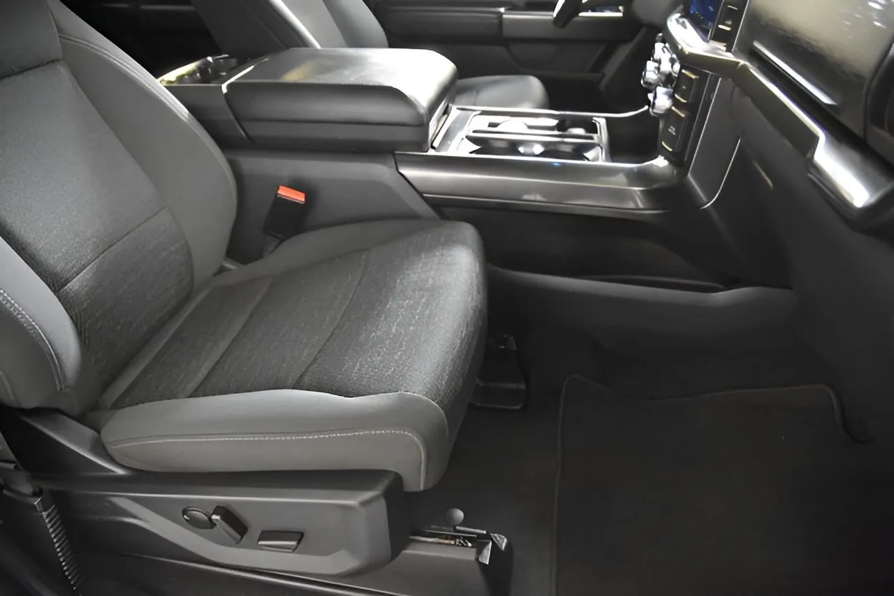 2023 Ford F-150 XLT photo 40