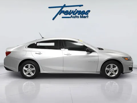 More photos of 2021 Chevrolet Malibu LS at Trevinos Auto Mart, TX