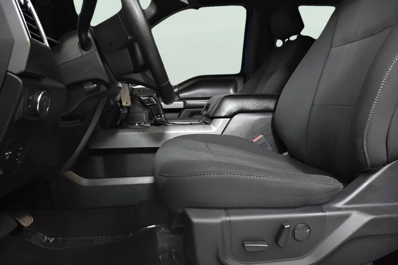 2020 Ford F-150 XLT photo 32