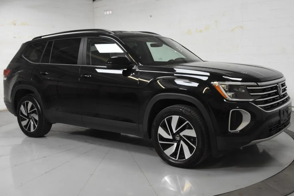 2024 Volkswagen Atlas SE 4MOTION w/Tech Pkg Sport Utility 4D