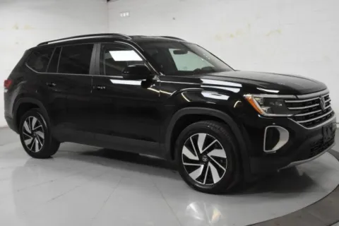 Black 2024 Volkswagen Atlas 2.0T SE w/Technology for sale in McAllen, TX