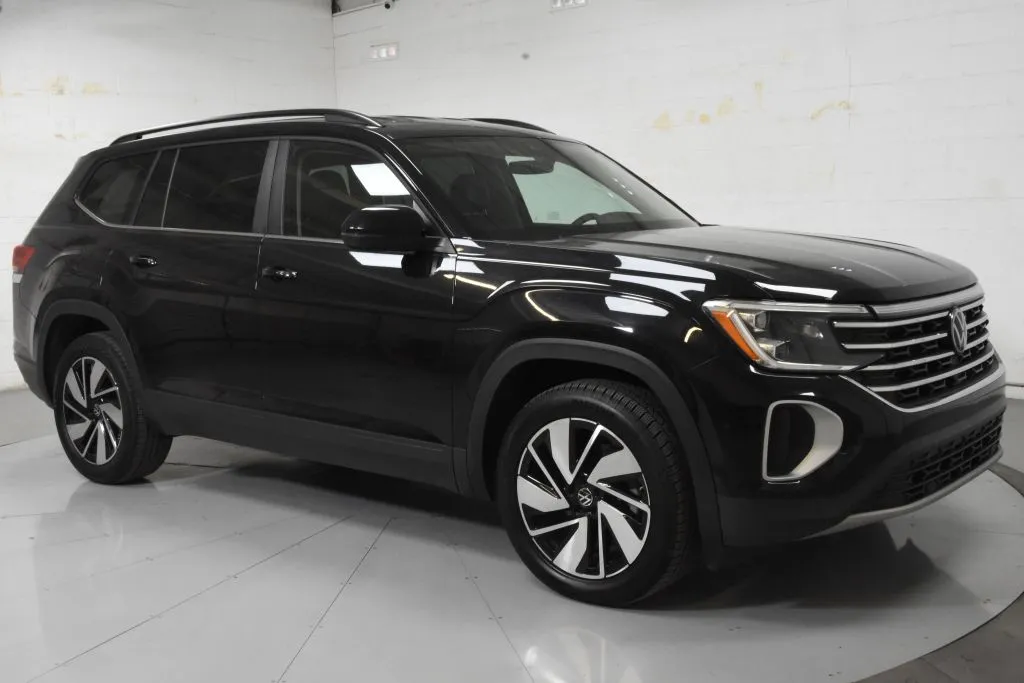 2024 Volkswagen Atlas SE 4MOTION w/Tech Pkg Sport Utility 4D