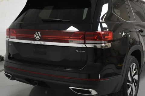 Another view of 2024 Volkswagen Atlas SE 4MOTION w/Tech Pkg Sport Utility 4D for sale in McAllen, TX at Trevinos Auto Mart