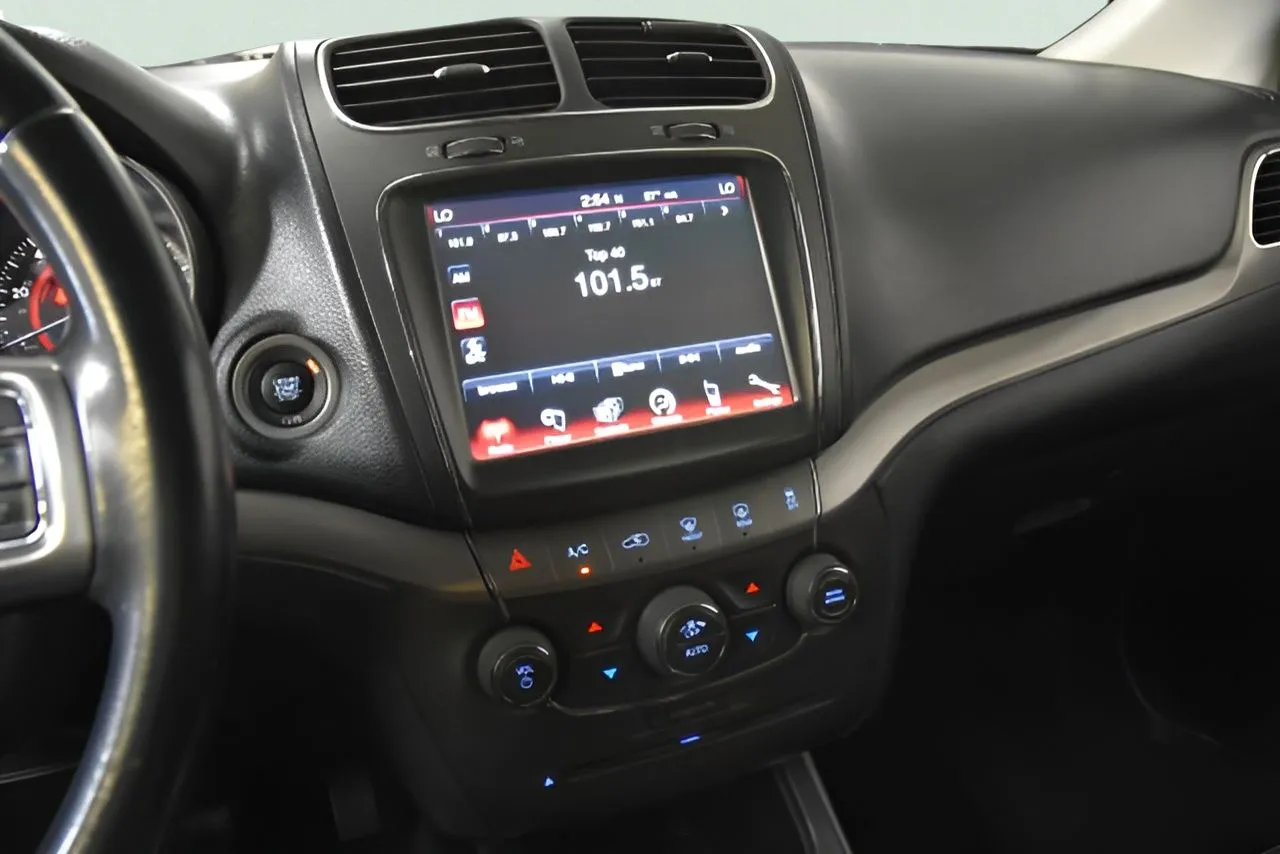 2020 Dodge Journey Crossroad photo 26