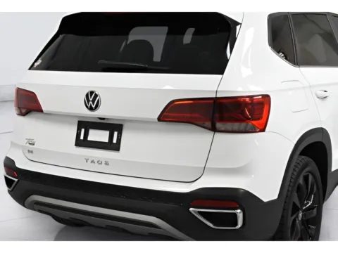 Another view of 2022 Volkswagen Taos 1.5T SE for sale in McAllen, TX at Trevinos Auto Mart