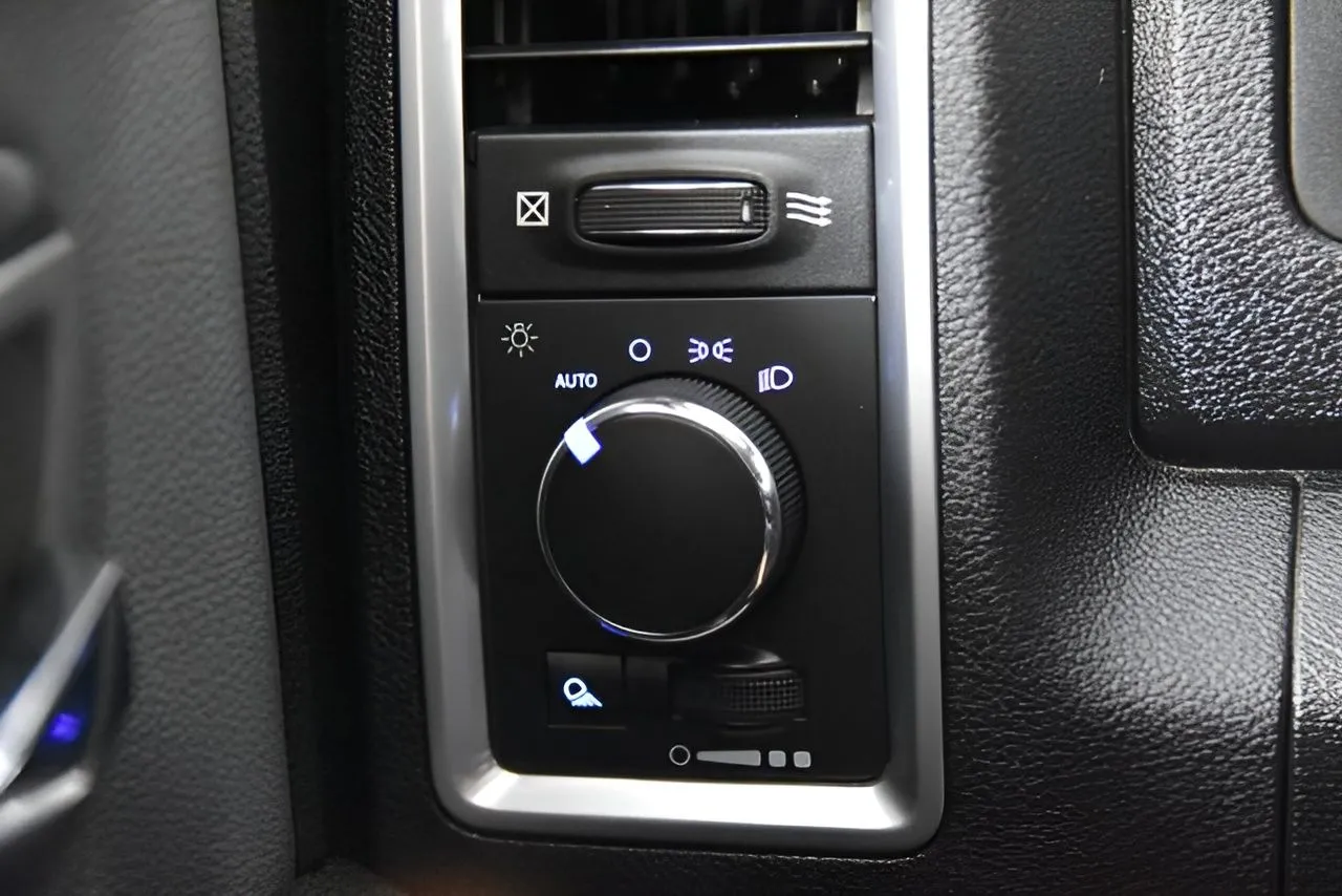 2021 Ram 1500 Classic SLT photo 33