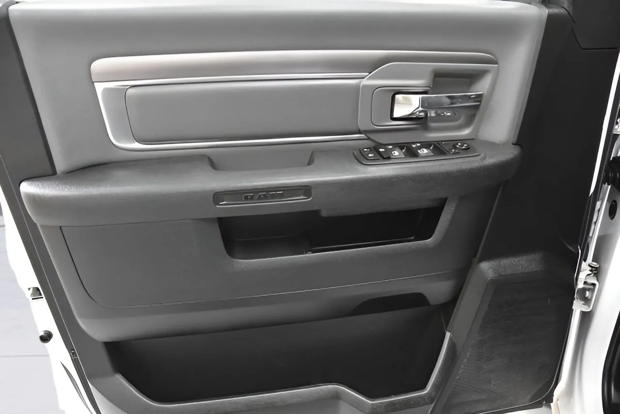 2021 Ram 1500 Classic SLT photo 5