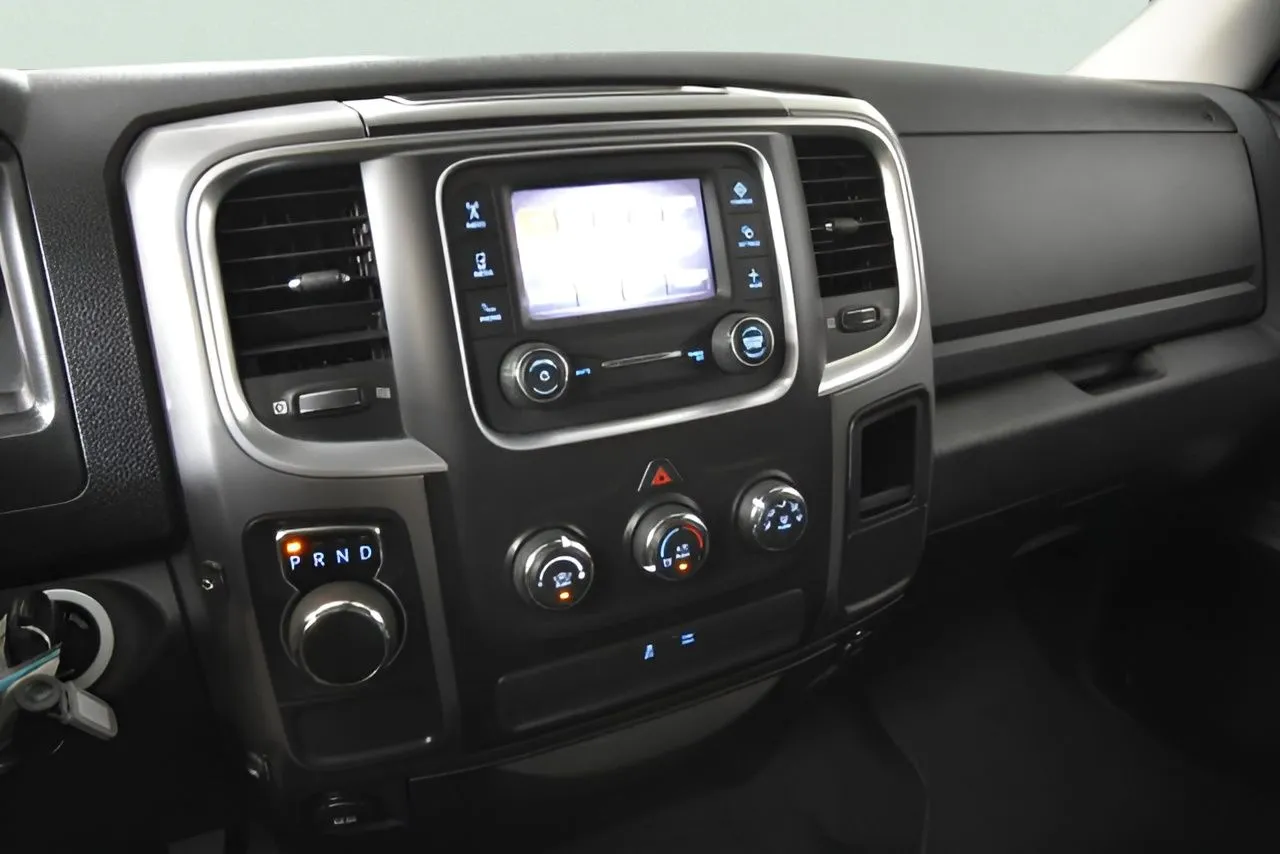 2021 Ram 1500 Classic SLT photo 9