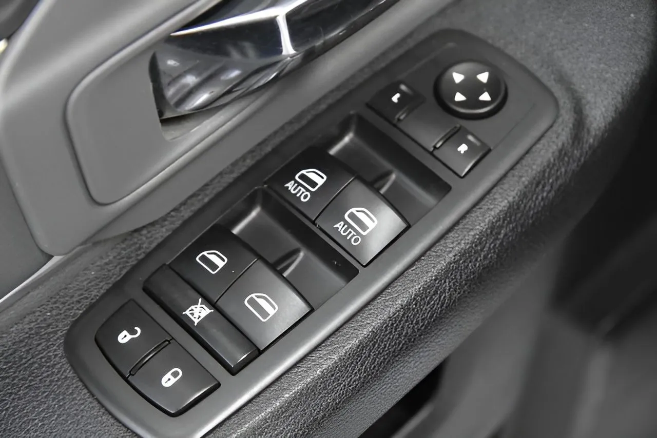 2021 Ram 1500 Classic SLT photo 31