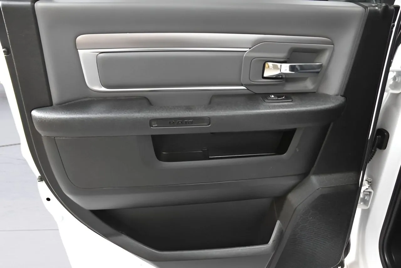 2021 Ram 1500 Classic SLT photo 17